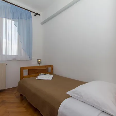 Haus In Mit Pool Und Bergblick Vinkuran