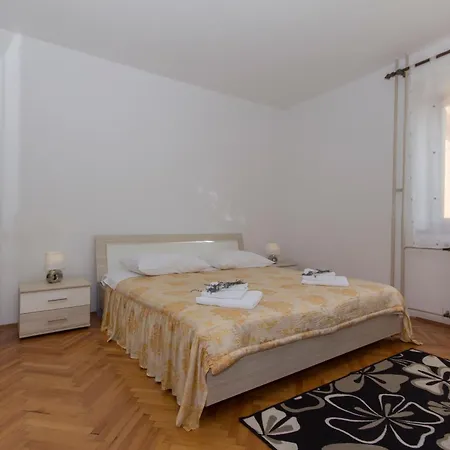 Haus In Mit Pool Und Bergblick * Vinkuran
