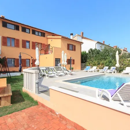 Haus In Mit Pool Und Bergblick Holiday home