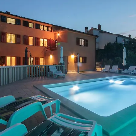 Haus In Mit Pool Und Bergblick * Vinkuran