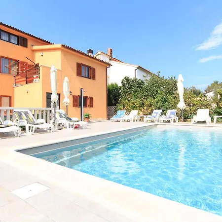 Haus In Mit Pool Und Bergblick Vinkuran