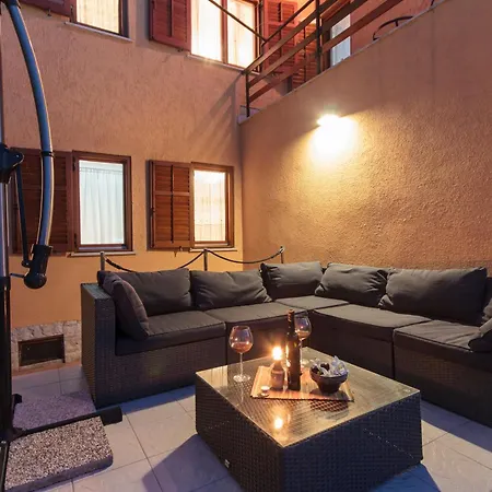 Haus In Mit Pool Und Bergblick * Vinkuran