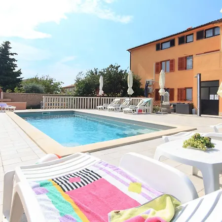Haus In Mit Pool Und Bergblick
