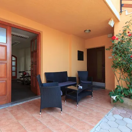 Haus In Mit Pool Und Bergblick Casa vacanze