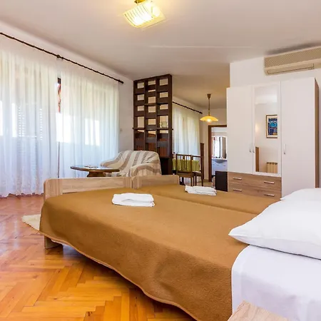 Casa vacanze Haus In Mit Pool Und Bergblick Vinkuran